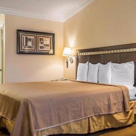 Rodeway Inn Карлсбад Экстерьер фото